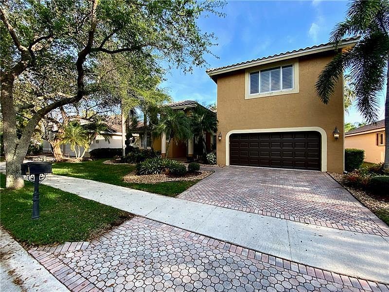 1st image of 2634 Oakbrook Dr