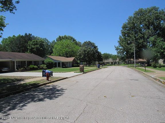 2nd image of 1590 Farnell Dr