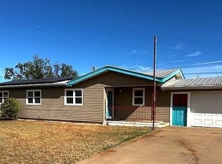 123 E McCaulley Ave, Blackwell, TX 76933