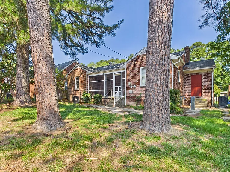 910 Northampton Rd — Photo 30