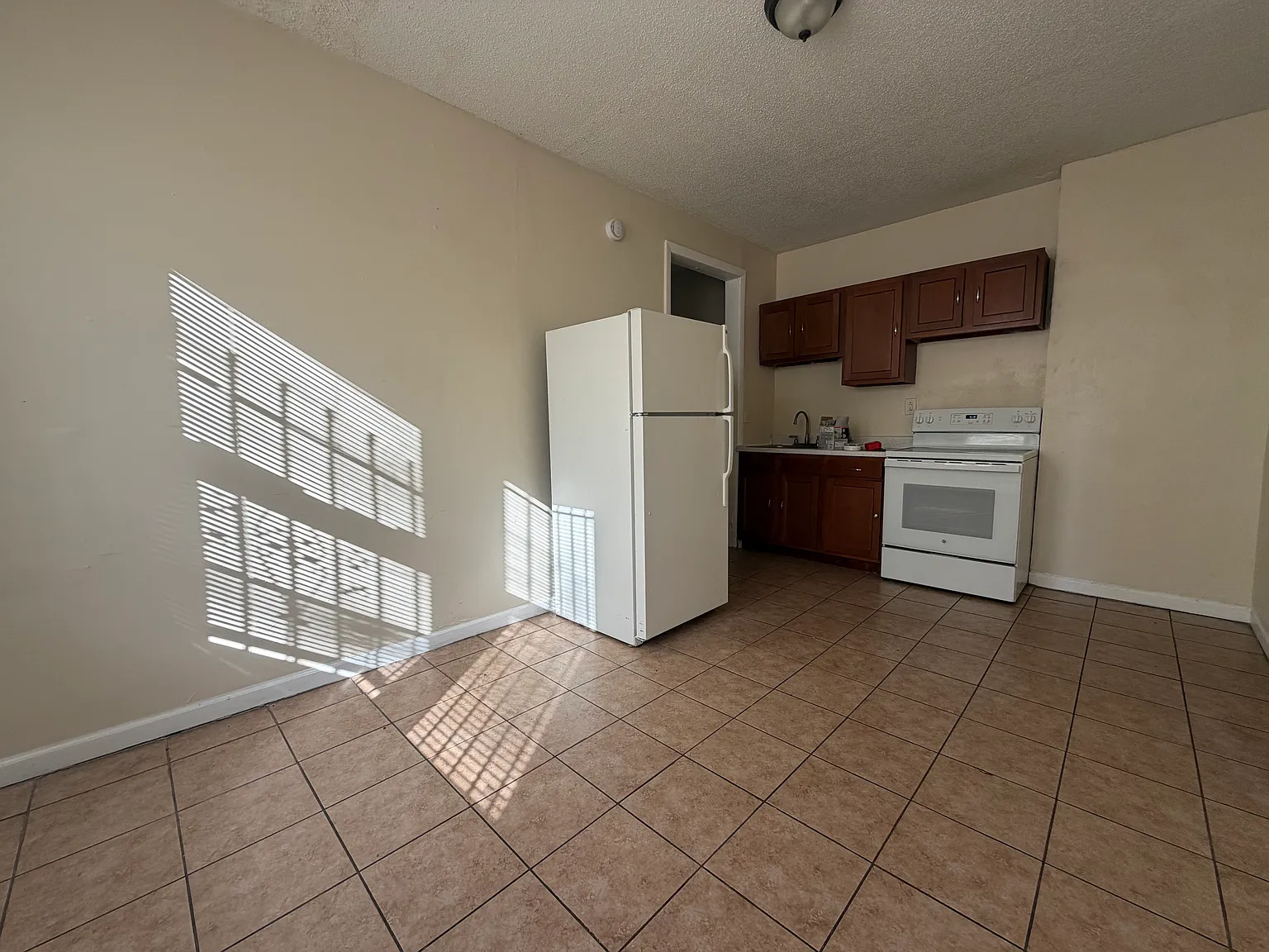 2 bed, 770 sqft, $1,345 — Photo 4