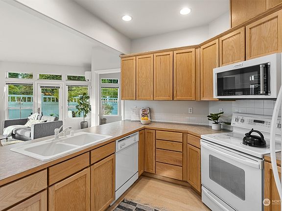 5th image of 6918 208th Street SW #101