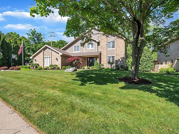 3rd image of 1071 Cambria Dr