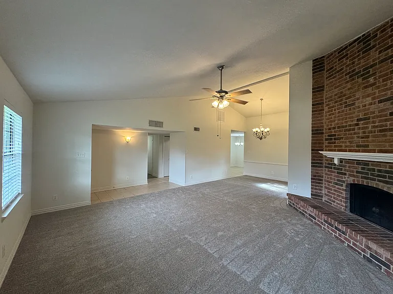 1104 Kesser Dr — Photo 5
