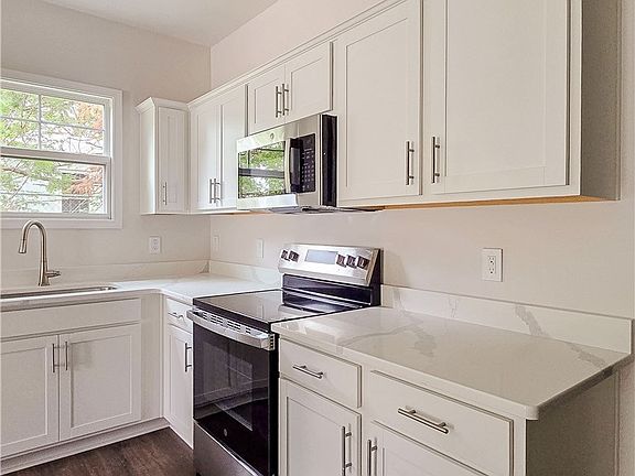 5th image of 728 Chapel Hill Rd