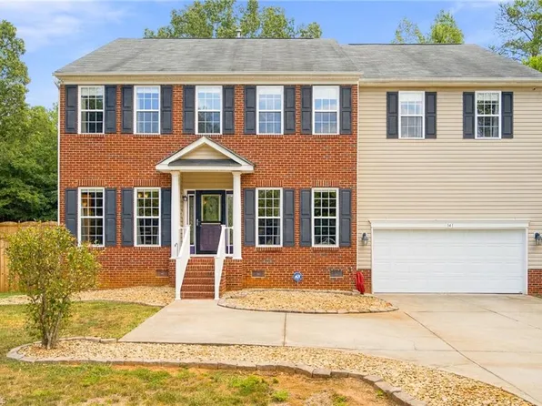 141 Stones Point Ct, Stokesdale, NC 27357