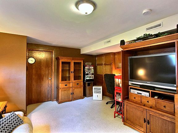 3rd image of W199N11257 Rosewood Ct