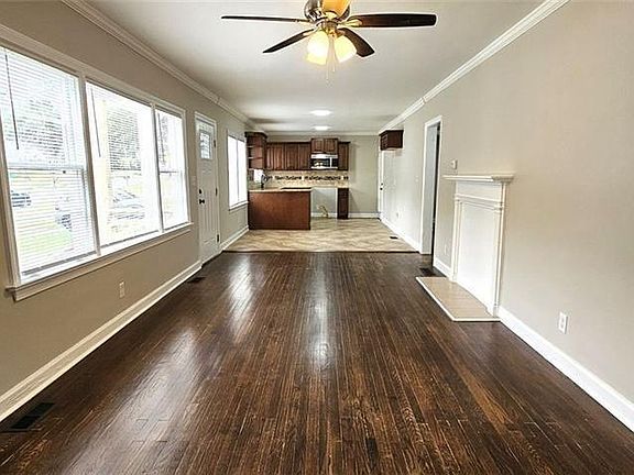 3rd image of 1752 Parkhill Dr