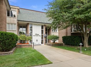 3 Oak Brook Club Dr APT D306, Oak Brook, IL 60523