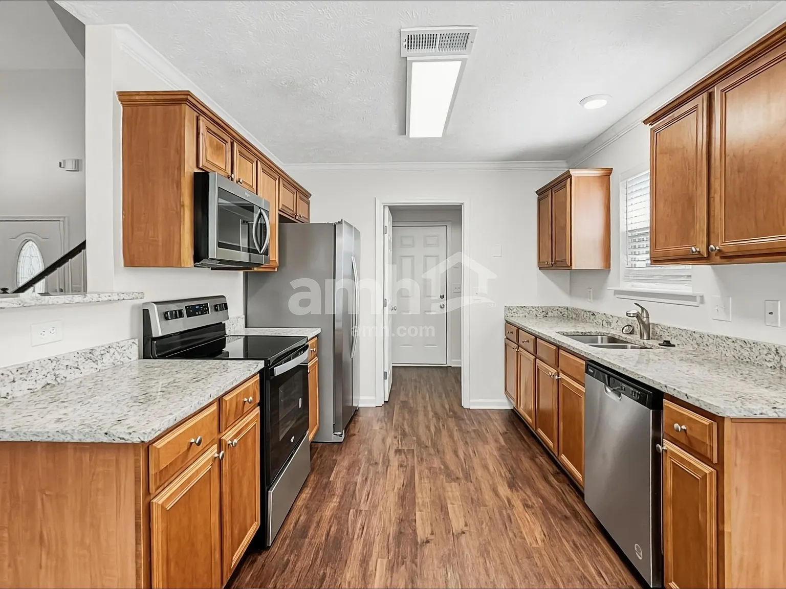 4 bed, 2.0 bath, 1905 sqft, $2,375 — Photo 3
