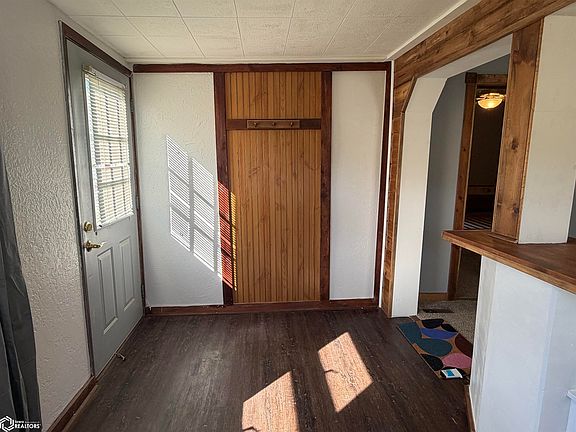 4th image of 1124 S Main St
