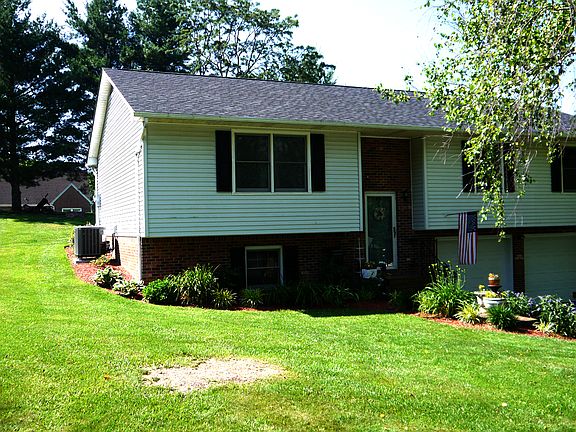 3rd image of 55 Cove Hills Ln