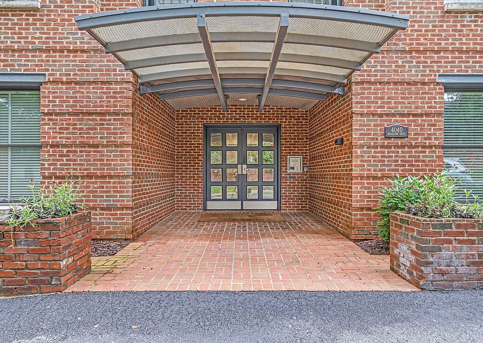 Secure keypad entrance to building