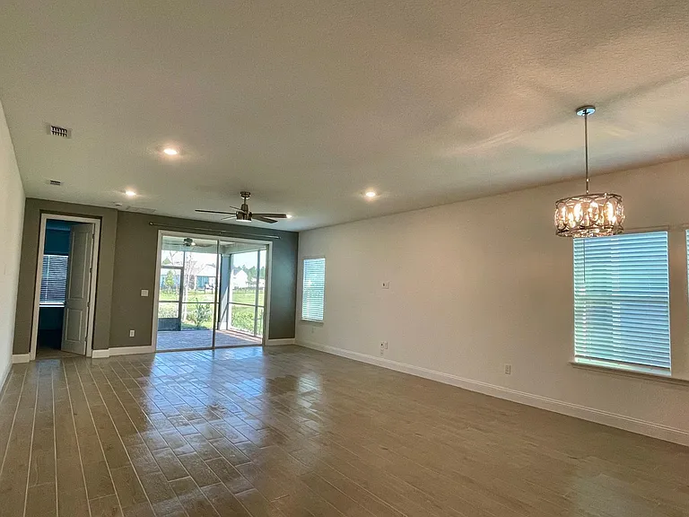 267 Seaforth Dr — Photo 4