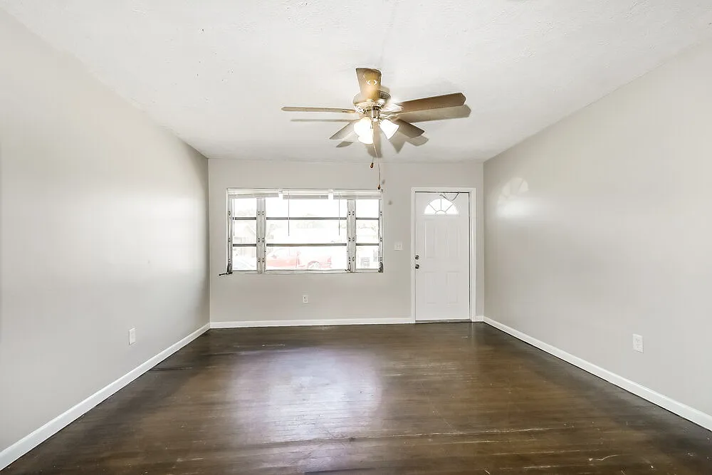 4 bed, 2.0 bath, 1200 sqft, $3,460 — Photo 4