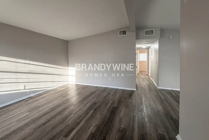 3 bed, 2.0 bath, 1040 sqft, $1,845 — Photo 4