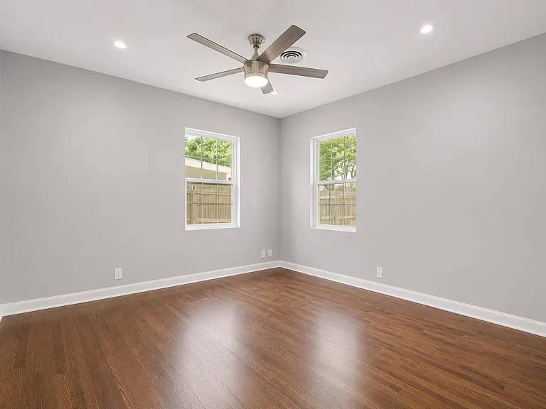 2105 Fortview Rd — Photo 30