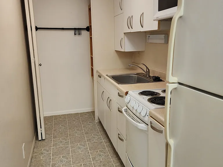 907 Wadsworth Rd #F — Photo 4