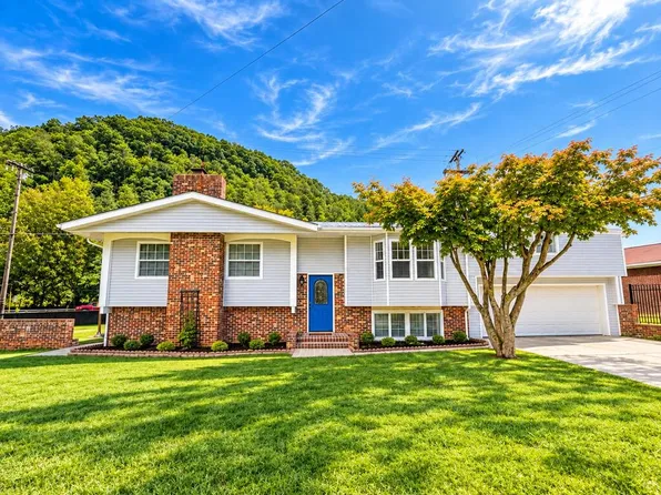 231 Keene Village Dr, Raccoon, KY 41557
