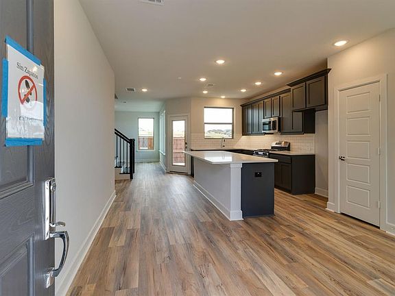 5th image of 2221 Offerande Dr W