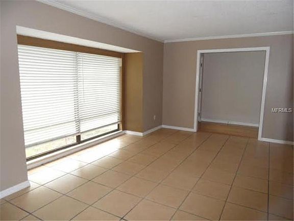 3rd image of 104 W Greentree Ln