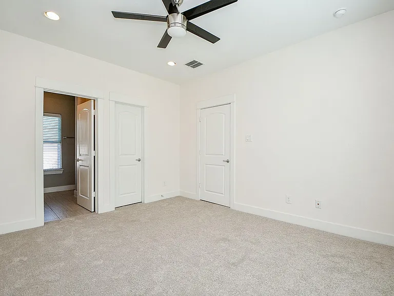 955 W 24th St #D — Photo 30