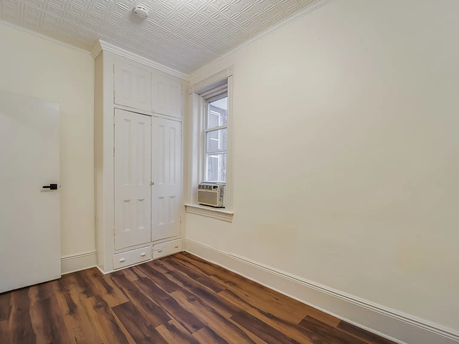 3 bed, 1000 sqft, $2,849 — Photo 3
