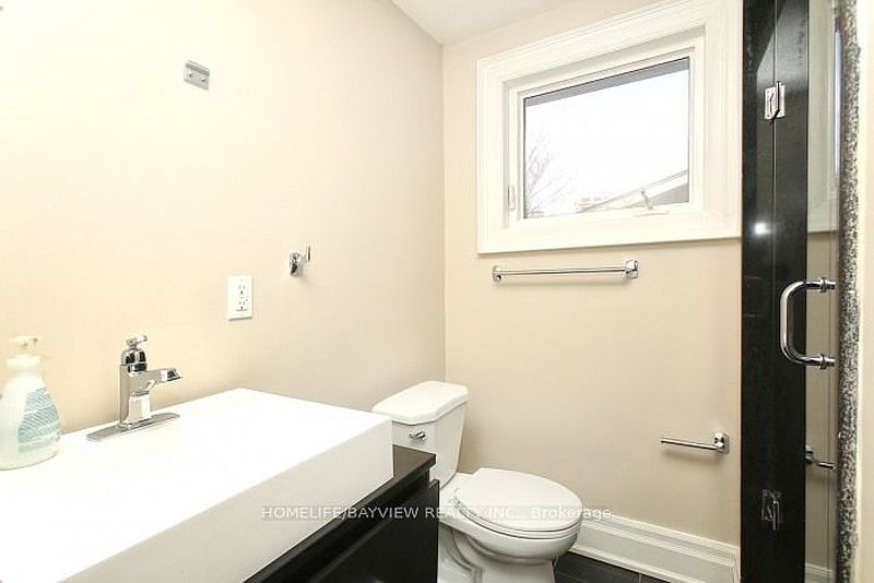 Toronto House for rent - 4 Bedrooms — photo 18