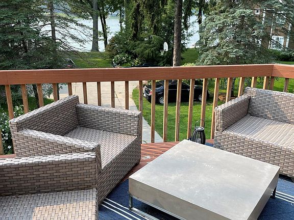 3rd image of 17653 Oakwood Dr