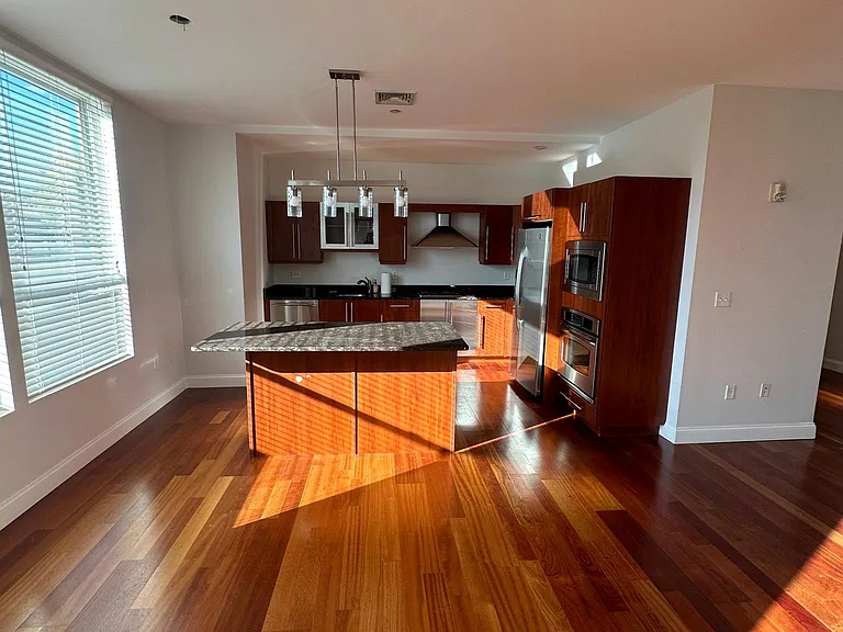 10 Ocean Ave #101 — Photo 2