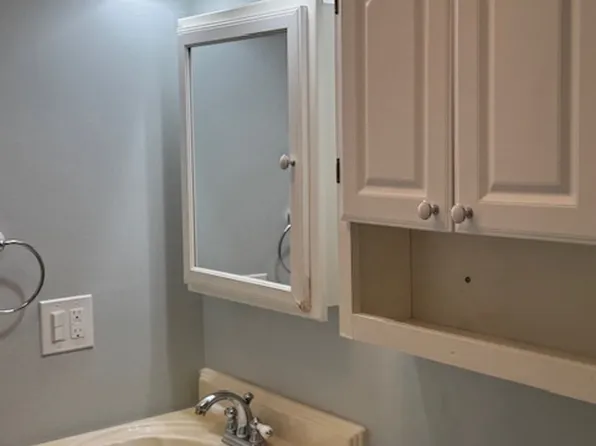 7 Karen Cir APT 2, Billerica, MA 01821