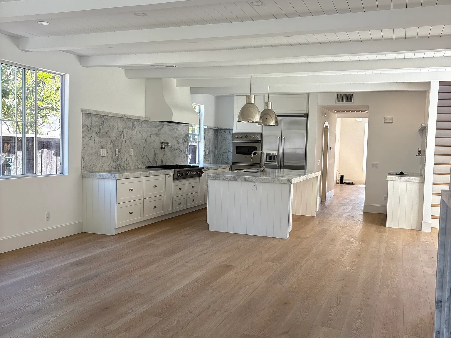 5 bed, 3300 sqft, $5,495 — Photo 3