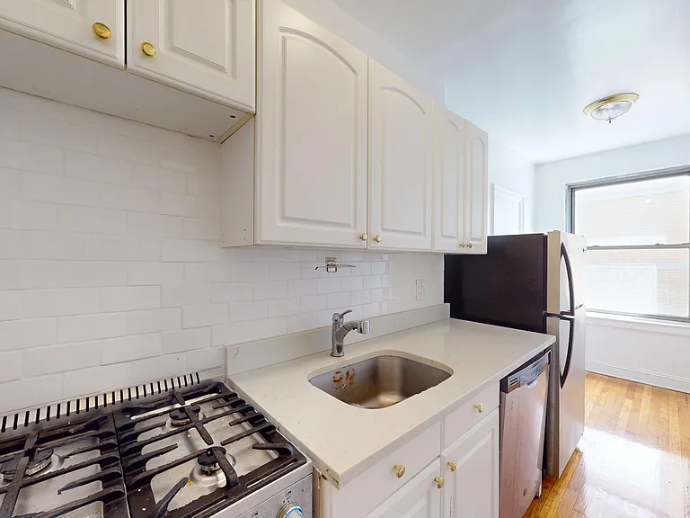 301 E 38th St #7J — Photo 14