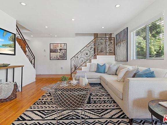 3rd image of 10908 Camarillo St #104
