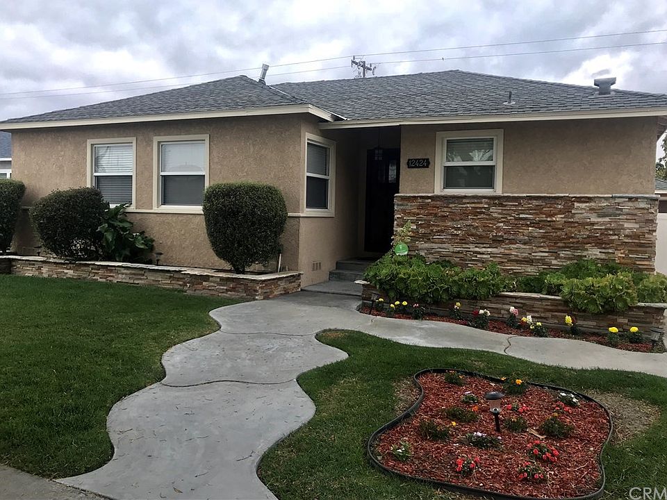 1st image of 12424 Roseton Ave