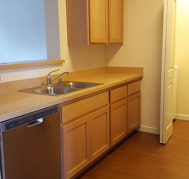 H Street Apartments — Photo 6