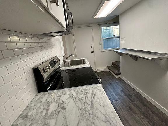 5th image of 1609 Marin St #B