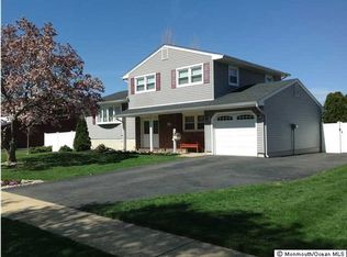 11 Holly Dr, Parlin, NJ 08859