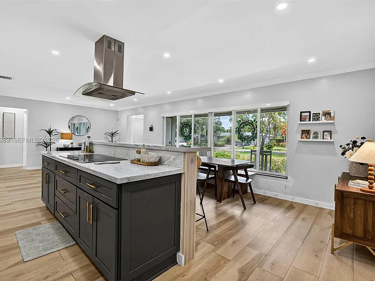 410 SW 55th Ave — Photo 14