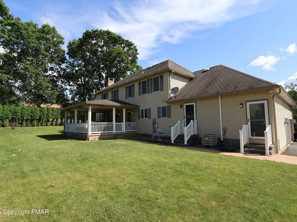 1179 Dotta Dr, Pen Argyl, PA 18072