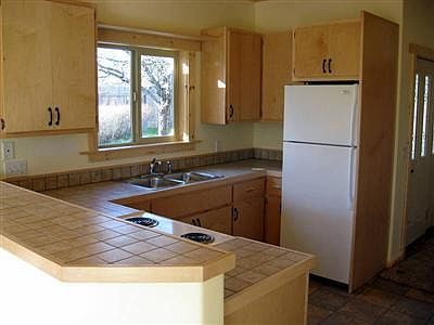 4th image of 821 McPherson St
