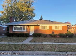 29355 Eiffel Ave, Warren, MI 48088