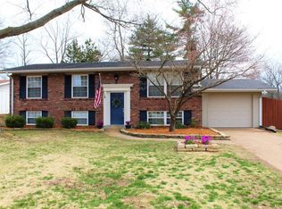 810 Bromfield Ter, Ballwin, MO 63021