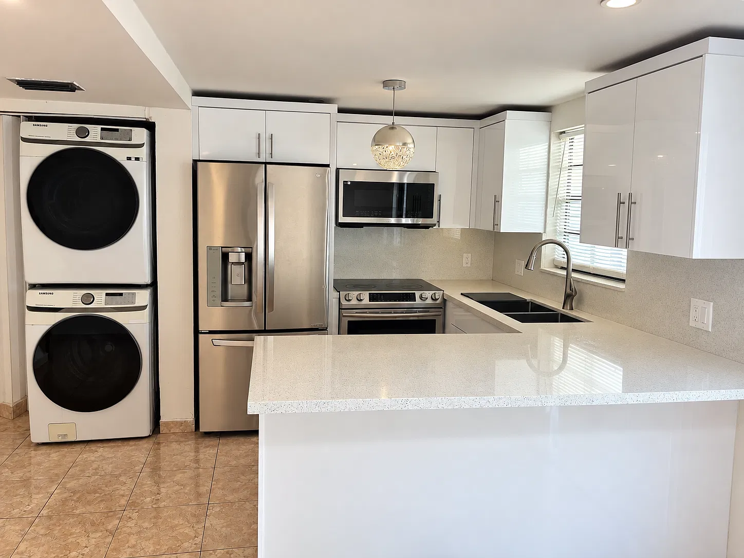 2 bed, 2.5 bath, 1000 sqft, $2,600 — Photo 2