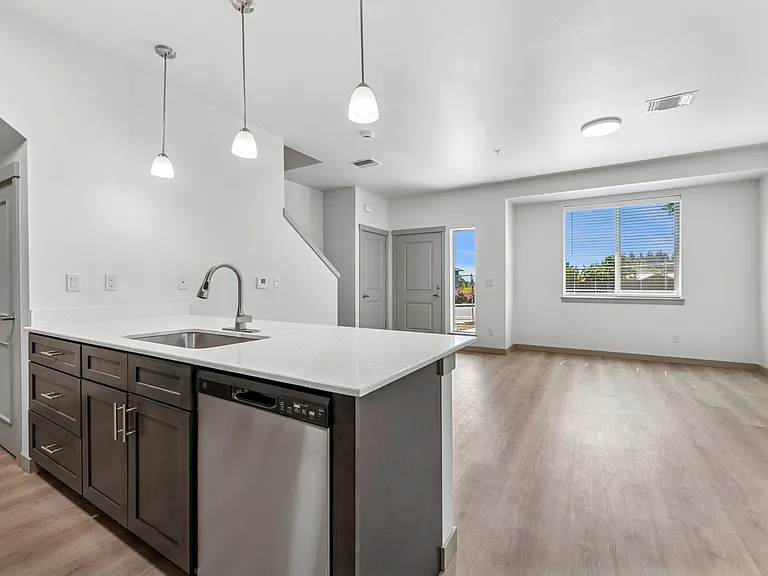 Titan Hill Townhomes — Photo 11