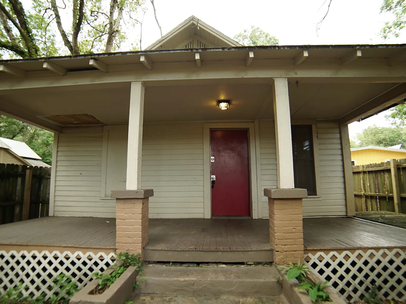 820 NW 1st Pl — Photo 1
