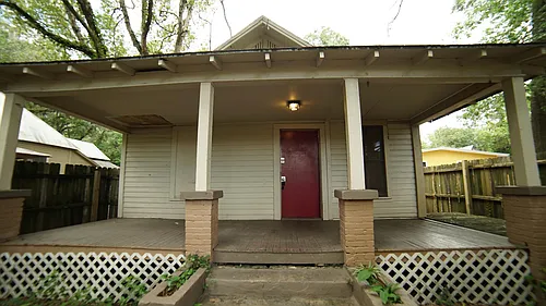 820 NW 1st Pl Photo 1
