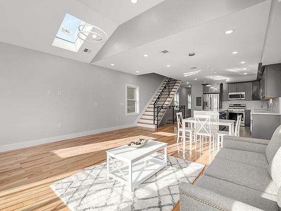 5th image of 117 W 15th St Unit B
