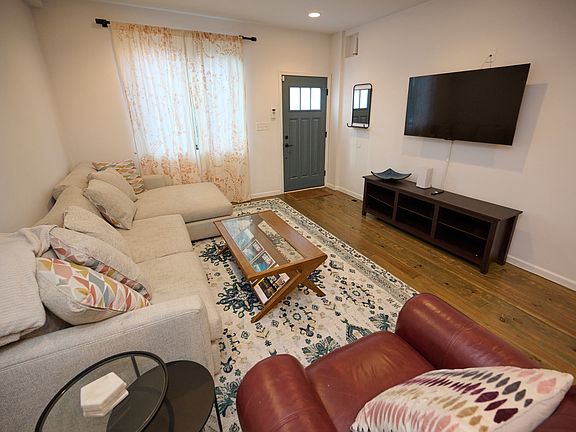 5th image of 2419 Coral St