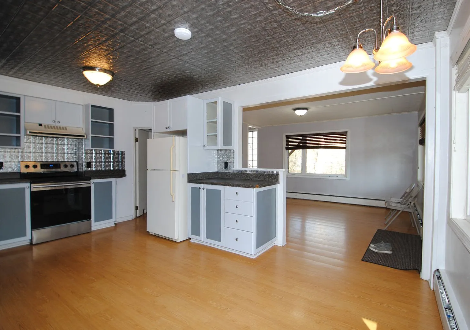Spacious & Centrally Located 4 Bed / 3 Bath House For Rent — Photo 3